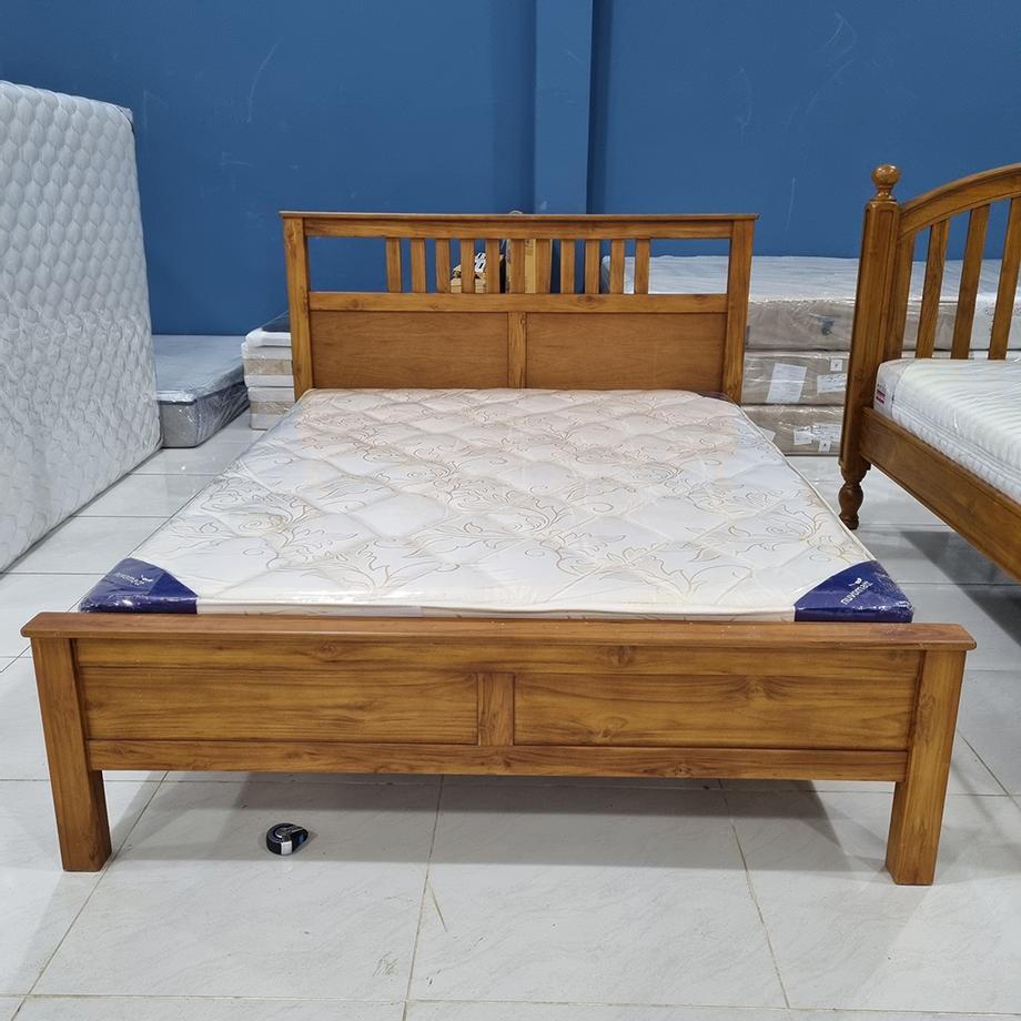 เตียงไม้สัก