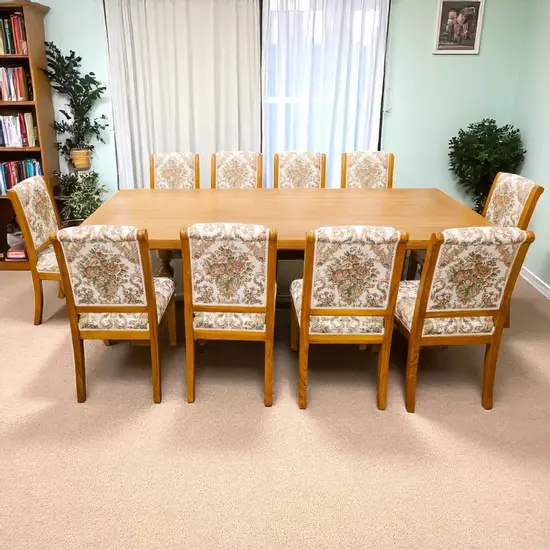 ชุดโต๊ะอาหารไม้สักแท้ 10 ที่นั่ง – ขนาดโต๊ะ 2.5 เมตร รองรับทุกมื้อพิเศษอย่างมีสไตล์