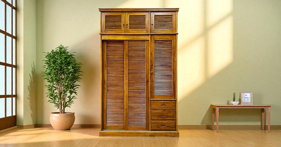 ตู้เสื้อผ้าบานซ้อน หน้าบานไม้สักแท้ รุ่นนี้ ออกแบบให้มีช่องระบายอากาศ ช่วยป้องกันความชื้นและกลิ่นอับ ภายในแบ่งสัดส่วนใช้งานได้ครบ ทั้งราวแขวน ชั้นวาง และลิ้นชักเก็บของ  ✅ ผลิตจากไม้สักแท้ แข็งแรง ทนทาน ✅ ไม่กลัวปลวก ไม่กลัวมอด อายุการใช้งานยาวนาน ✅ ดีไซน์คลาสสิก เรียบหรู เข้ากับทุกสไตล์บ้าน ✅ หน้าบานซ้อน เปิด-ปิดสะดวก ประหยัดพื้นที่ ✅ มีลิ้นชักเก็บของและตู้ซ้อนบน เพิ่มพื้นที่จัดเก็บ