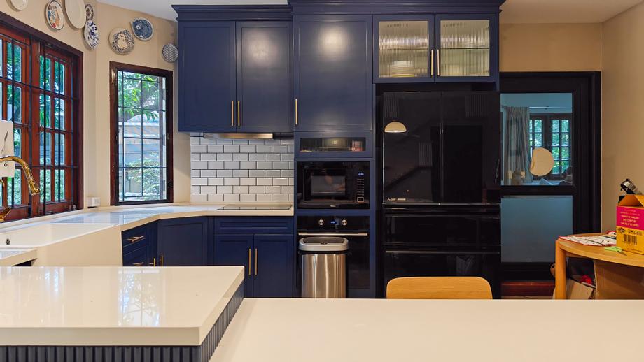 ตู้ทีวีบิวท์อินไม้สักดีไซน์โมเดิร์น ผลิตจากโรงงาน